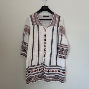 Antik Batik White Embroidered V‑Neck Tunic with Rust and Navy Accents Size 40/M